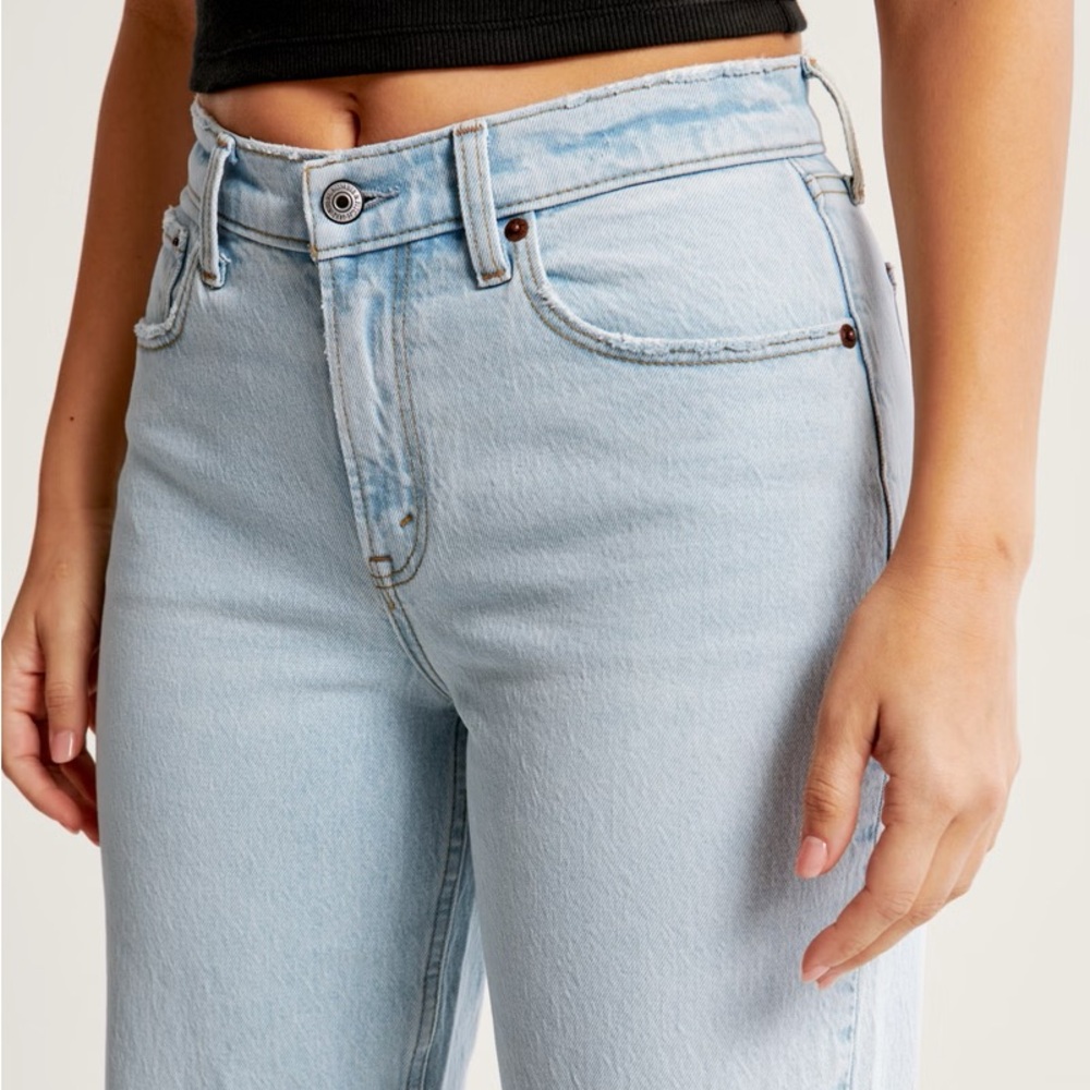 Mid rise straight leg jeans -light wash